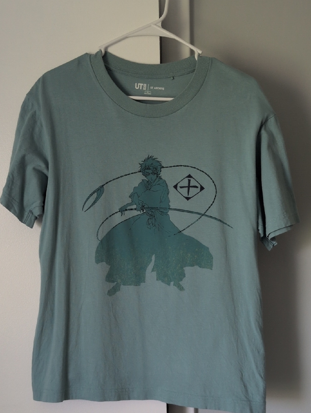 Uniqlo Bleach Graphic tee